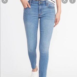 NWOT!  Old Navy Super Skinny Ankle Jeans.  Size 8